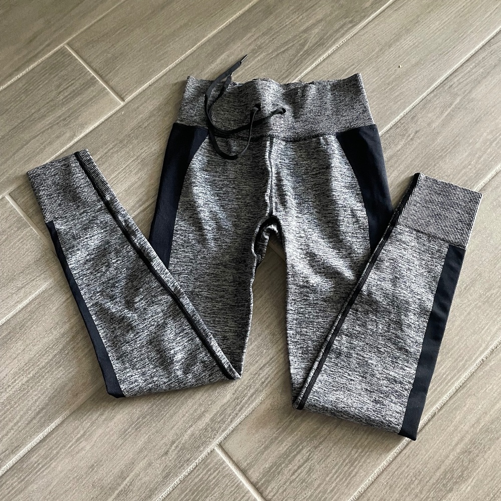 "SOLD".   VS PINK-Active Leggings